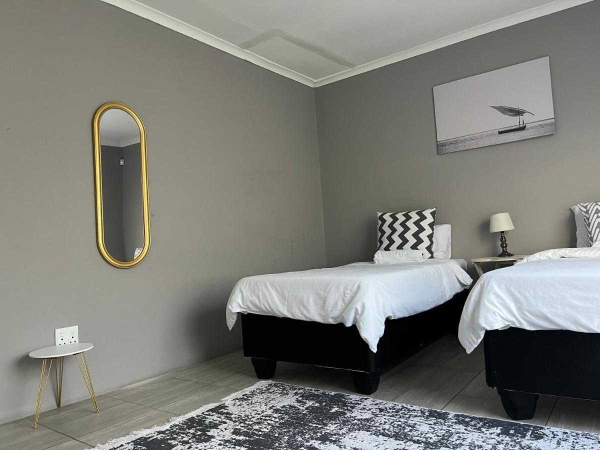 Апартаменти Otis Self Catering Волфіш-Бей Екстер'єр фото