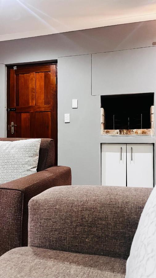 Апартаменти Otis Self Catering Волфіш-Бей Екстер'єр фото