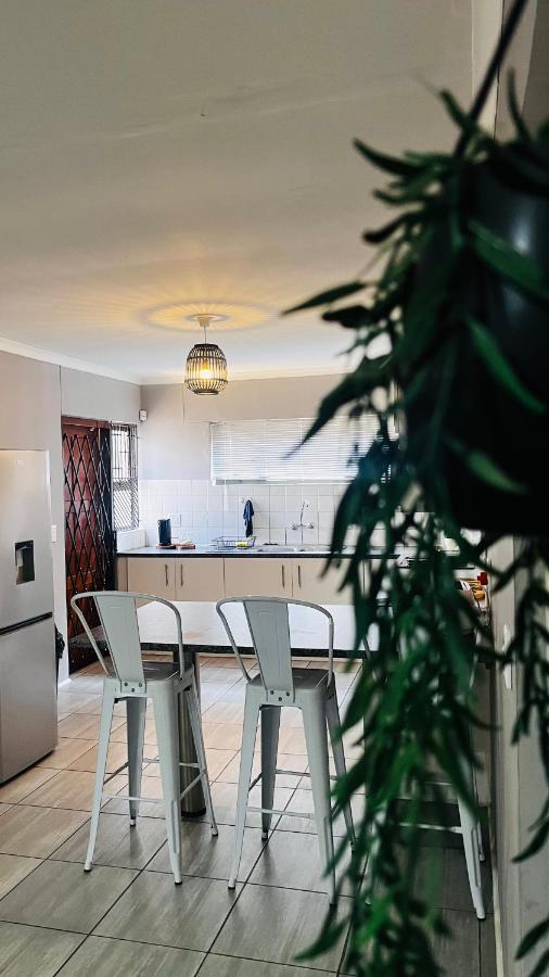 Апартаменти Otis Self Catering Волфіш-Бей Екстер'єр фото